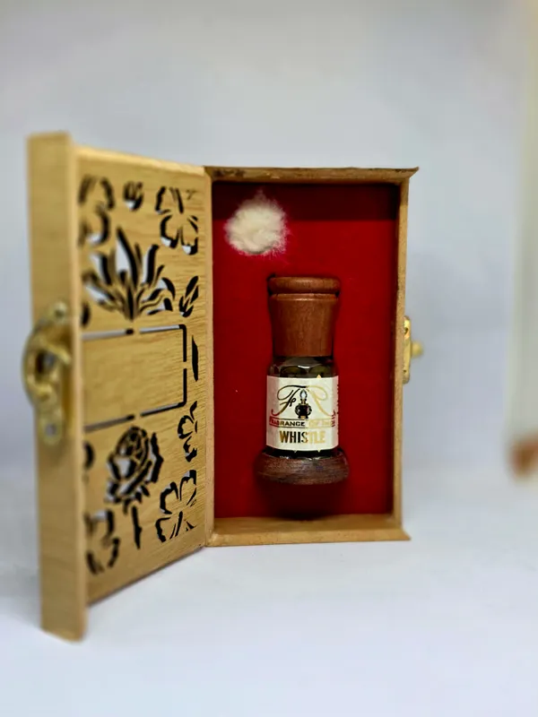 Whistle_Premium_Attar