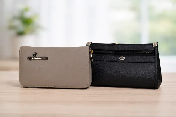 Elegant_Black__And_Grey_Textured_Clutch_Wallet_With_Zipper