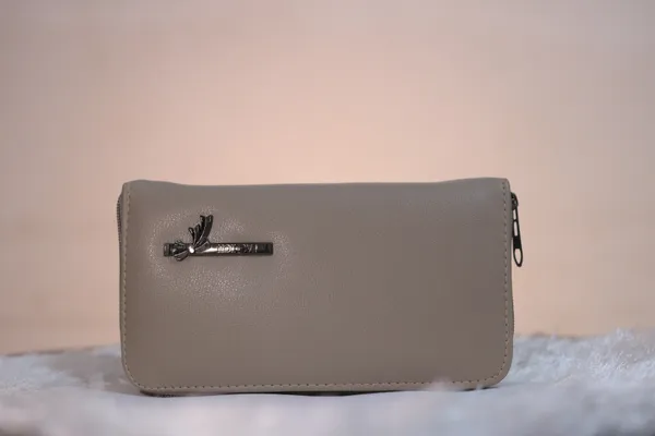 Elegant_Grey_Leather_Wallet_With_Zipper_Closure._Buy_1_Get_1_Free_Colour_May_Be_Varey