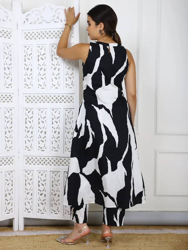 Black_And_White_2_Piece_Abstract_Print_Cotton_Co_Ord_Set_For_Women