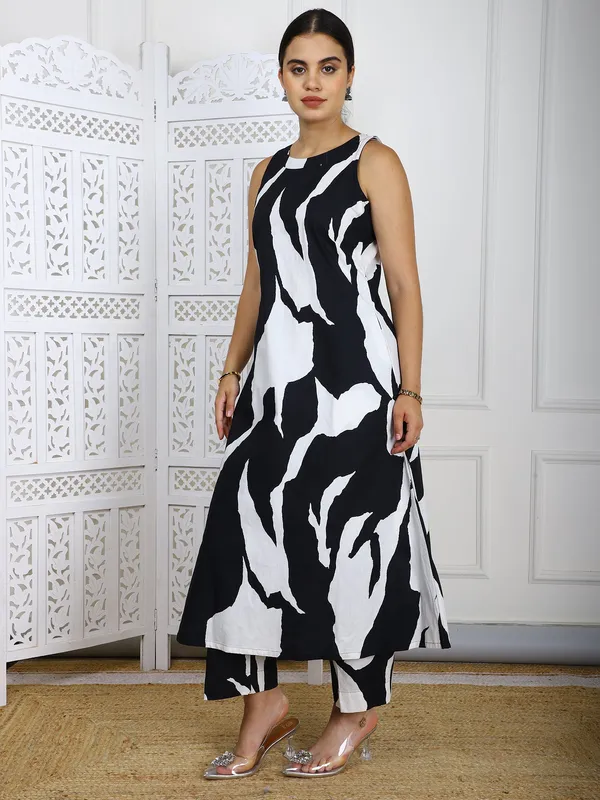 Black_And_White_2_Piece_Abstract_Print_Cotton_Co_Ord_Set_For_Women