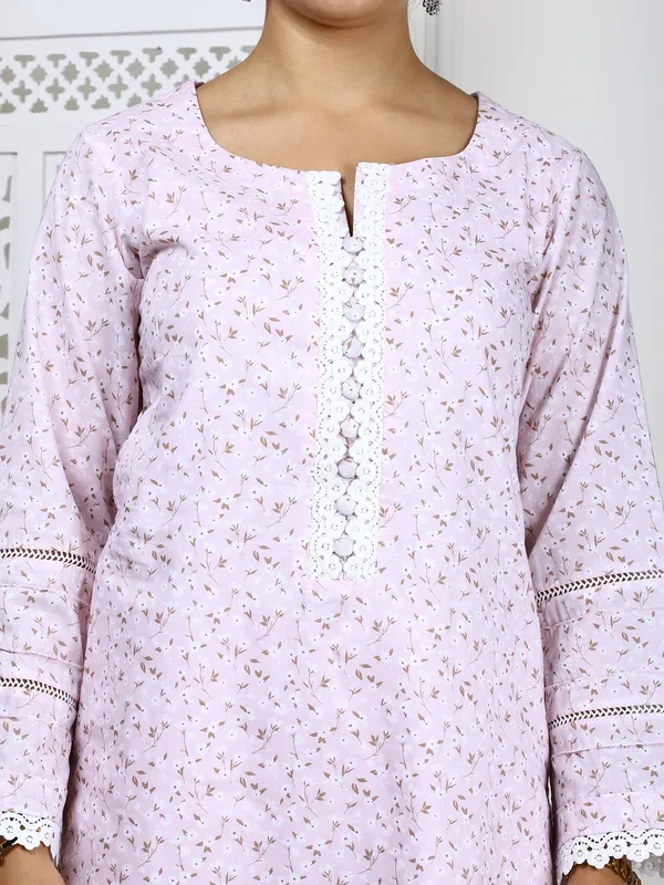 White_3_Piece_Light_Floral_Lawn_With_Lace_Detailing_Cotton_Suit_For_Women