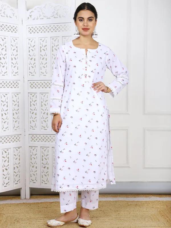 White_3_Piece_Floral_Lawn_Cotton_Suit_With_Chinon_Dupatta_For_Women