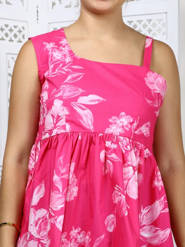 Red_Bright_Sleeveless_Cotton_Top_For_Women