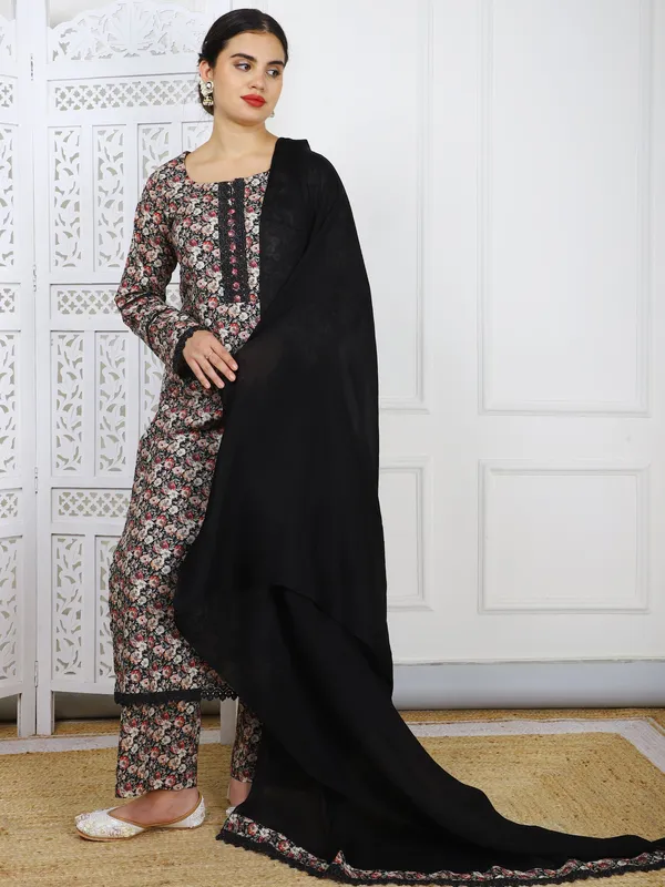 Black_Floral_Cotton_Summer_Suit_Elegant_Casual_Wear_With_Lace_Borders_For_Women