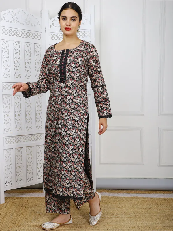 Black_Floral_Cotton_Summer_Suit_Elegant_Casual_Wear_With_Lace_Borders_For_Women