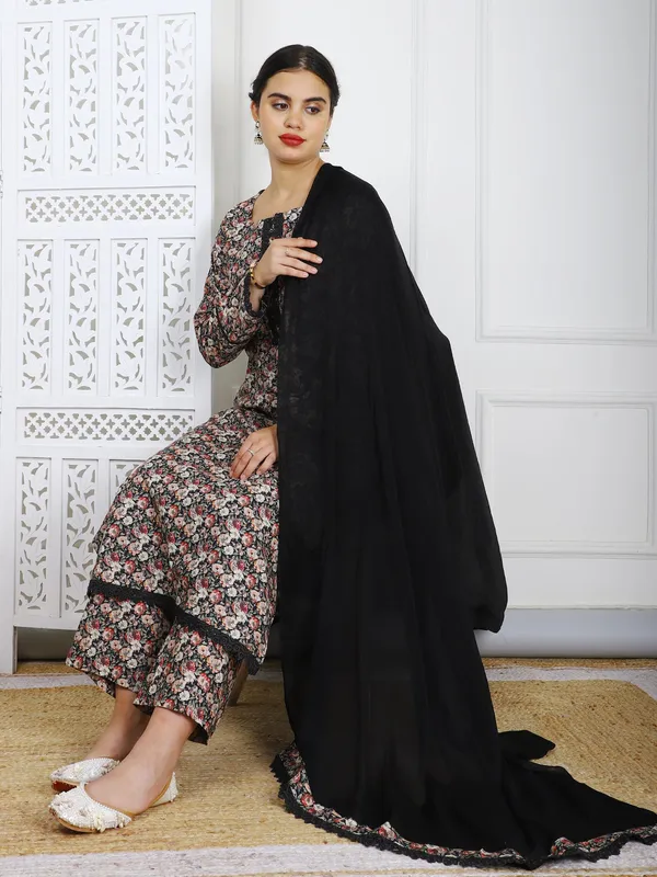 Black_Floral_Cotton_Summer_Suit_Elegant_Casual_Wear_With_Lace_Borders_For_Women