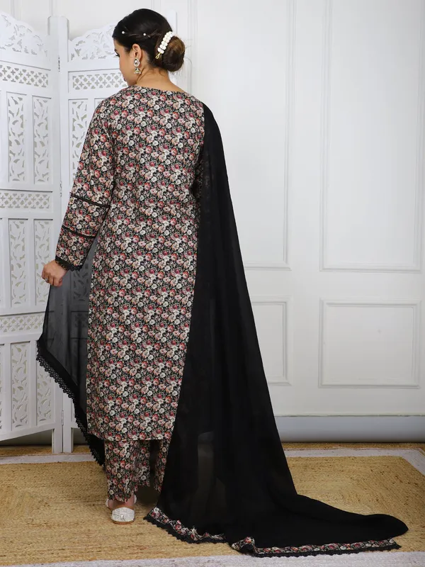 Black_Floral_Cotton_Summer_Suit_Elegant_Casual_Wear_With_Lace_Borders_For_Women