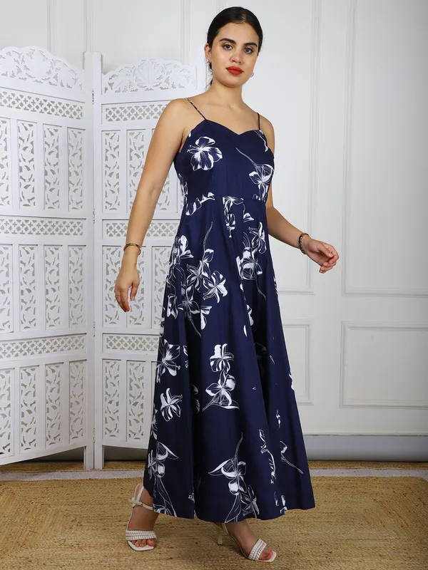 Blue_Elegant_Casual_Wear_With_Panel_Detailing_Floral_Cotton_Maxi_Dress_For_Women