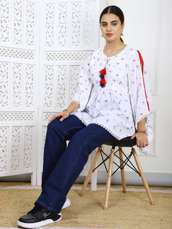 White_Cotton_Printed_Flat_Top_With_Tassels_For_Women