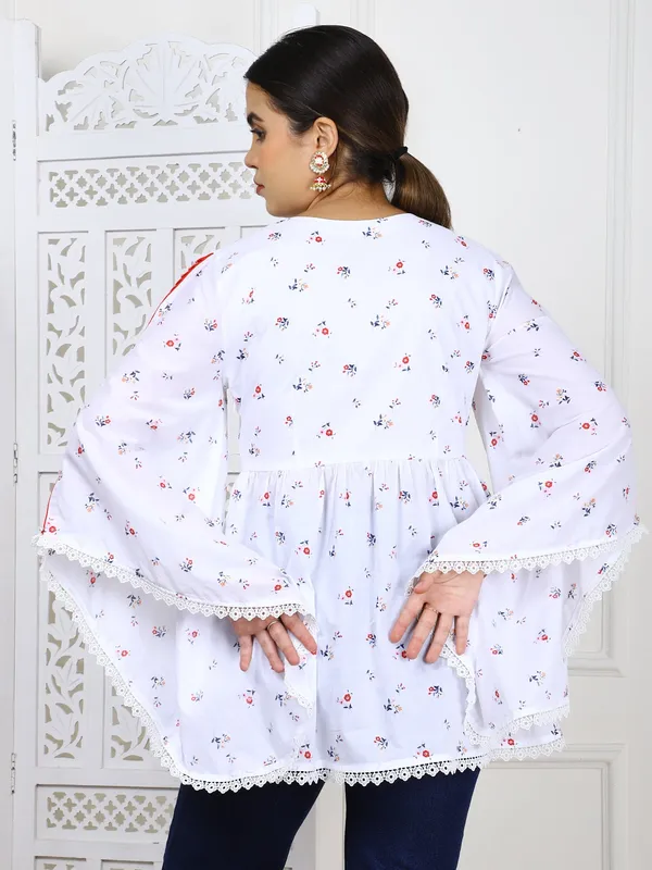 White_Cotton_Printed_Flat_Top_With_Tassels_For_Women