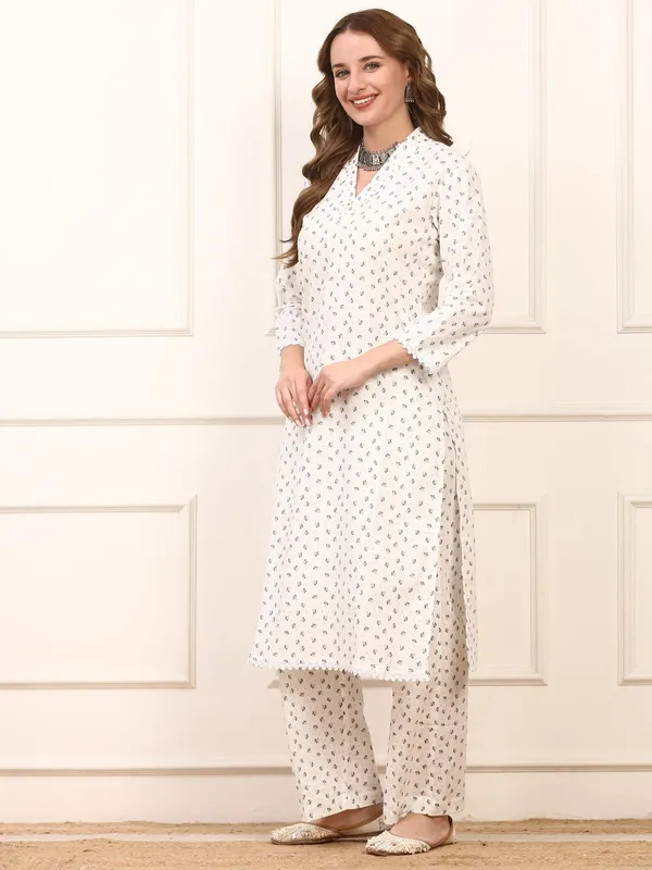 White_Floral_Cotton_Kurta_Set_With_Matching_Pants_For_Women