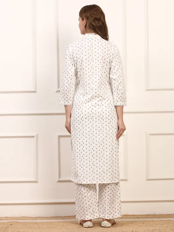 White_Floral_Cotton_Kurta_Set_With_Matching_Pants_For_Women