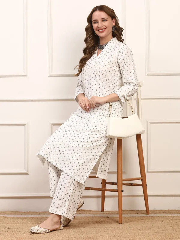 White_Floral_Cotton_Kurta_Set_With_Matching_Pants_For_Women
