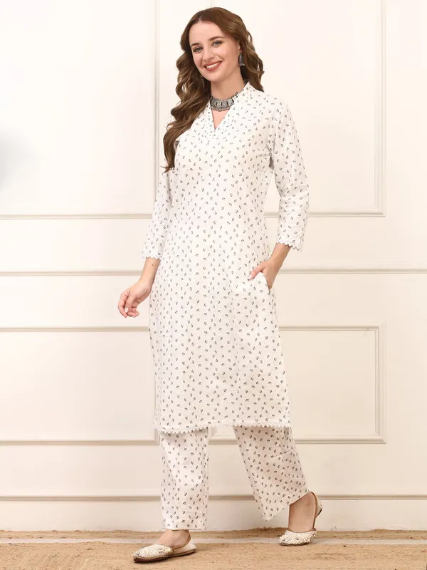 White_Floral_Cotton_Kurta_Set_With_Matching_Pants_For_Women
