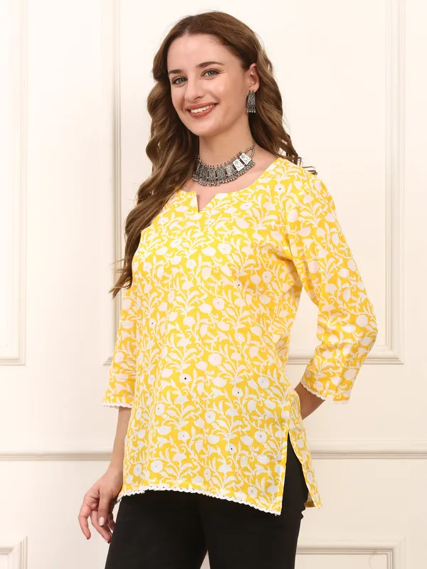 Yellow_Comfortable_Everyday_Casual_Wear_Floral_Cotton_Kurti_For_Women