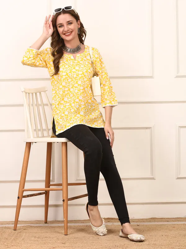 Yellow_Comfortable_Everyday_Casual_Wear_Floral_Cotton_Kurti_For_Women