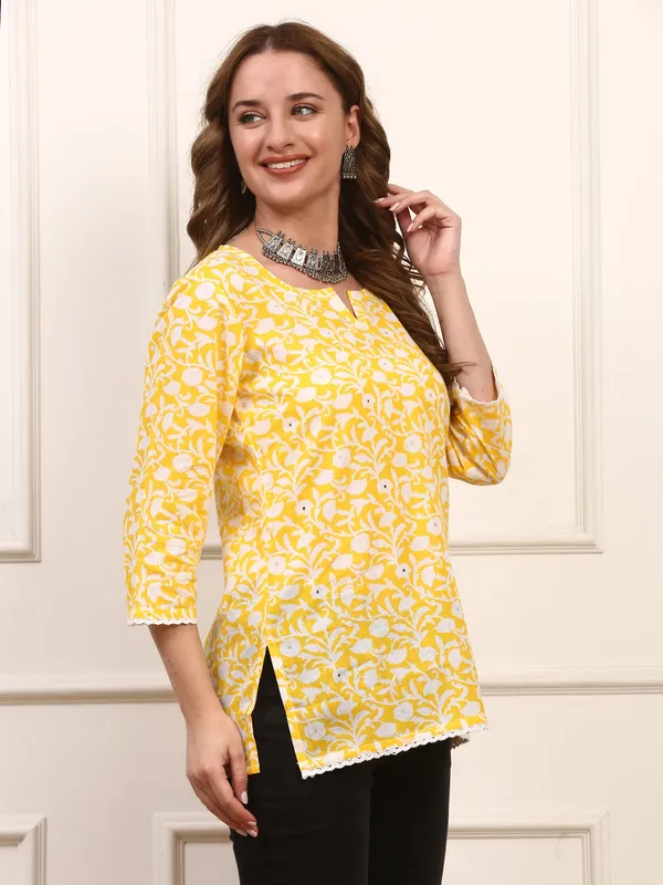 Yellow_Comfortable_Everyday_Casual_Wear_Floral_Cotton_Kurti_For_Women