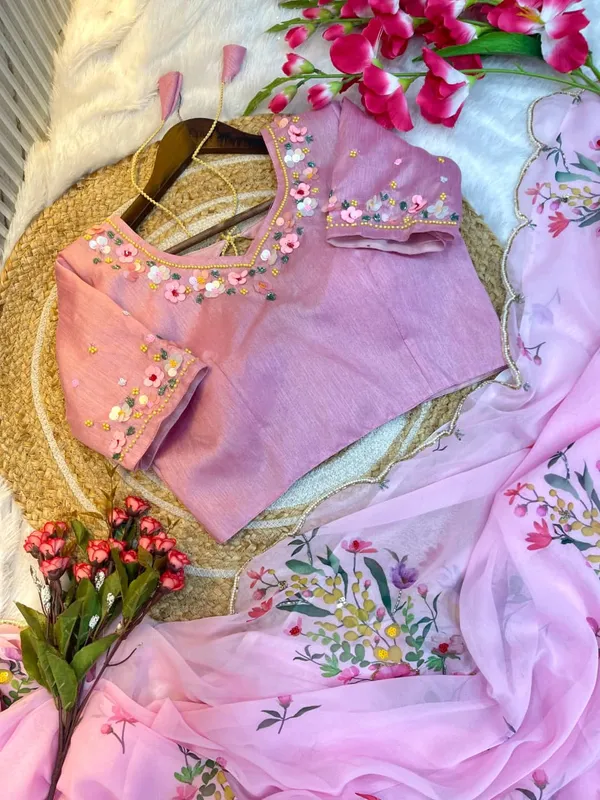 Pink_Georgette_Silk_Fabric_With_Floral_Prints_Saree