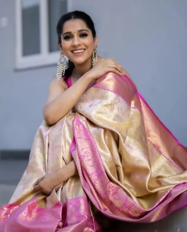 Cream_Beautiful_Rich_Pallu_And_Jacquard_Work_Saree
