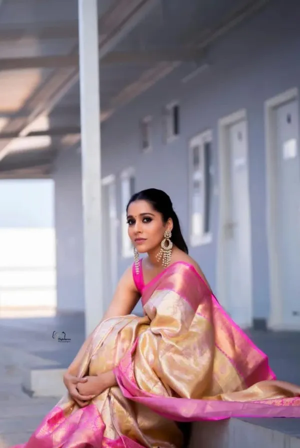 Cream_Beautiful_Rich_Pallu_And_Jacquard_Work_Saree