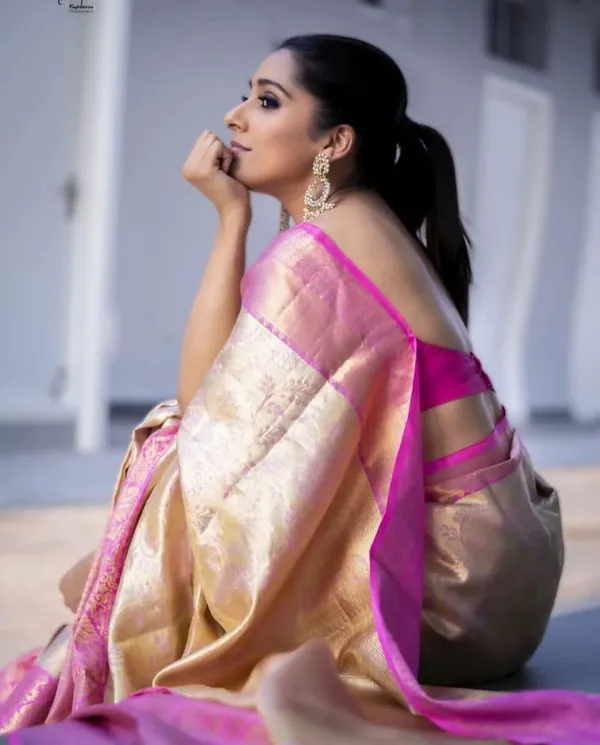 Cream_Beautiful_Rich_Pallu_And_Jacquard_Work_Saree