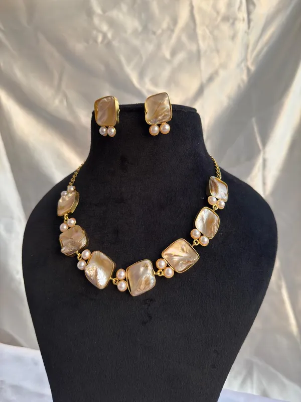 Golden_Gold_Plated_Brass_Necklace_Set_With_Earrings_For_Women
