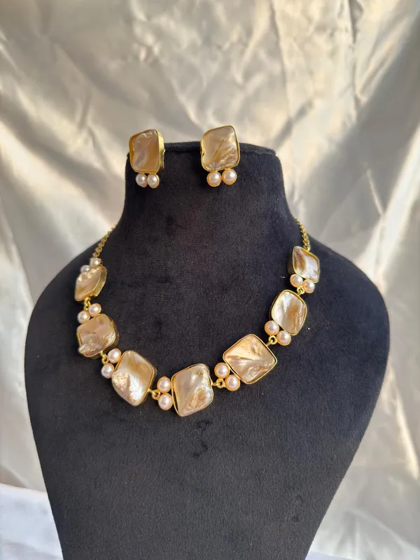 Gold_Plated_Brass_mother_of_pearl_Necklace_Set_With_Earrings_For_Women