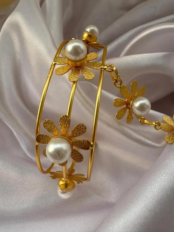 White_And_Gold_Plated_Brass_Bracelet_with_finger_ring_For_Women