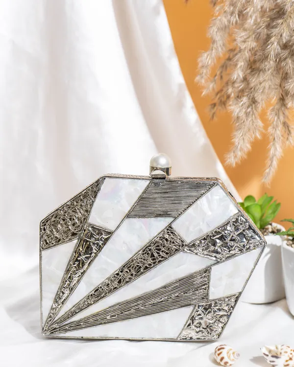 Celestara_Prism_Clutch