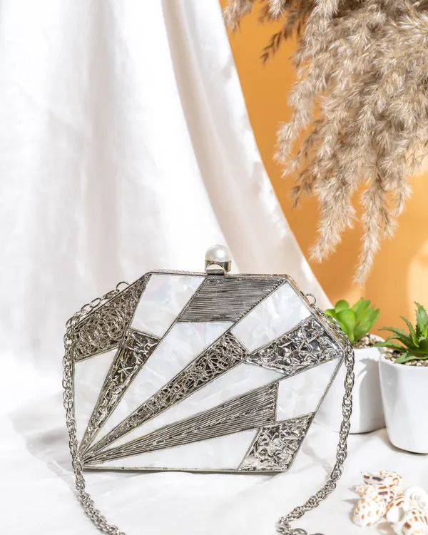 Celestara_Prism_Clutch