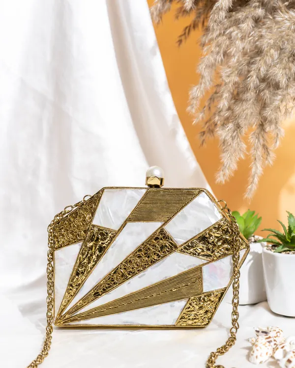 Celestara_Prism_Clutch