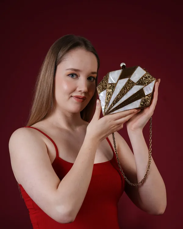 Celestara_Prism_Clutch