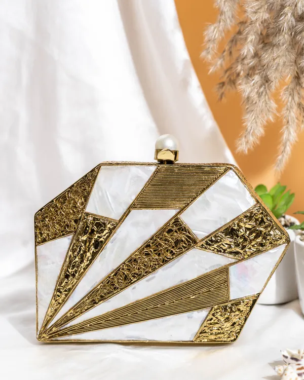 Celestara_Prism_Clutch