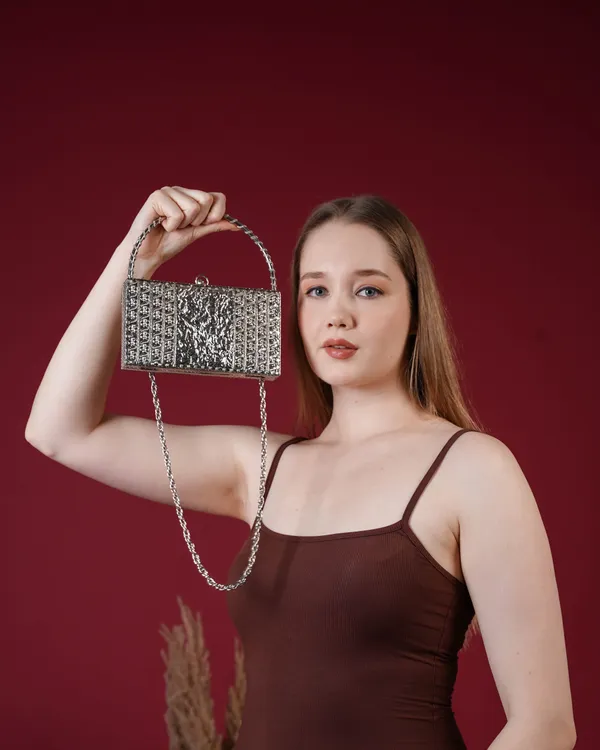 Aurielle_Gleam_Metal_Clutch