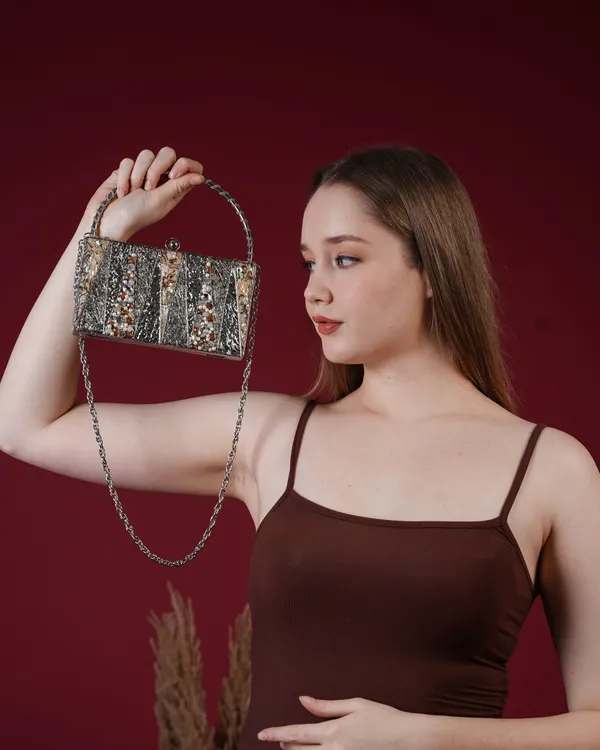 Aurielle_Gleam_Metal_Clutch