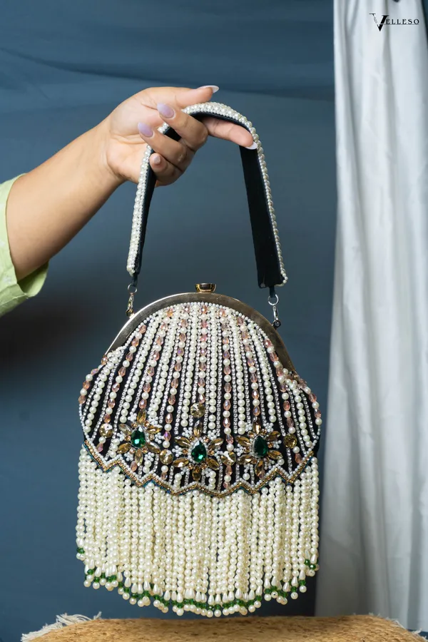 Mahira_Royale_Pearl_Frame_Bag