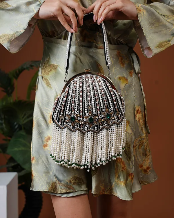 Mahira_Royale_Pearl_Frame_Bag