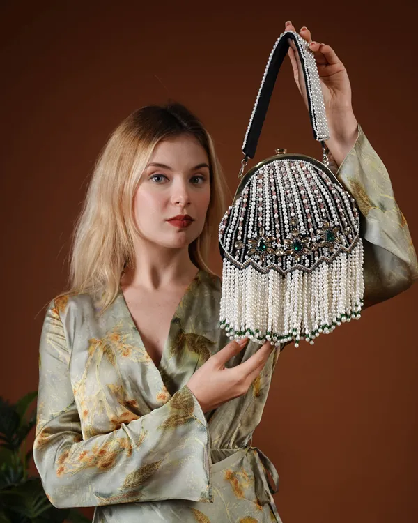 Mahira_Royale_Pearl_Frame_Bag