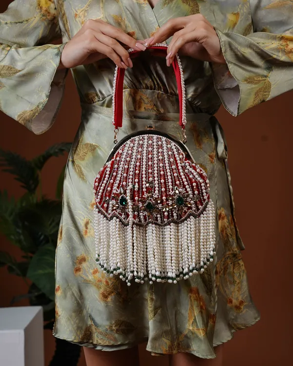 Mahira_Royale_Pearl_Frame_Bag