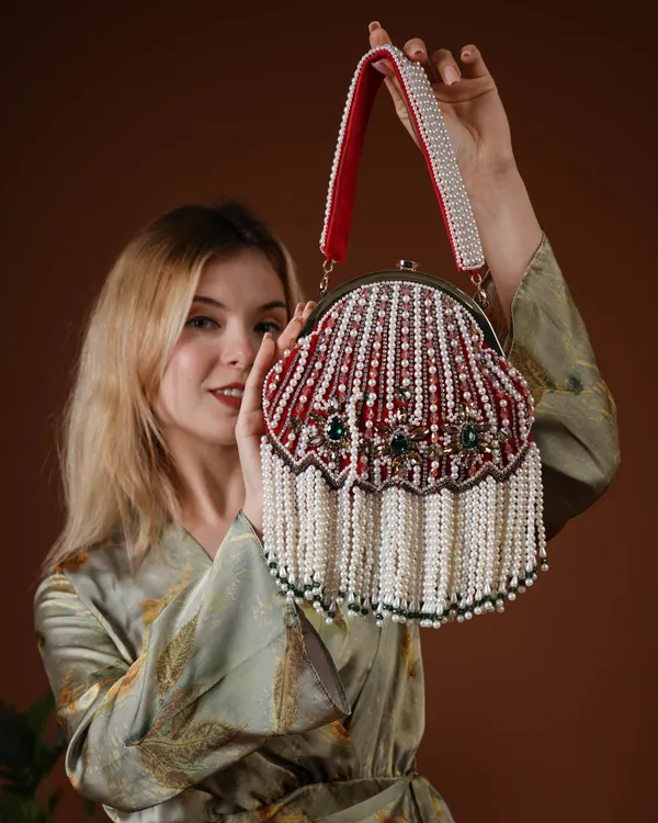 Mahira_Royale_Pearl_Frame_Bag