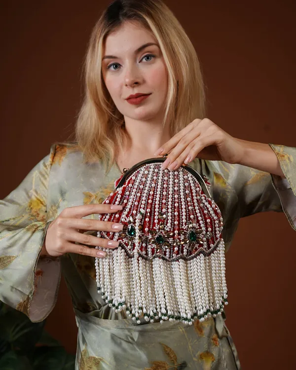 Mahira_Royale_Pearl_Frame_Bag