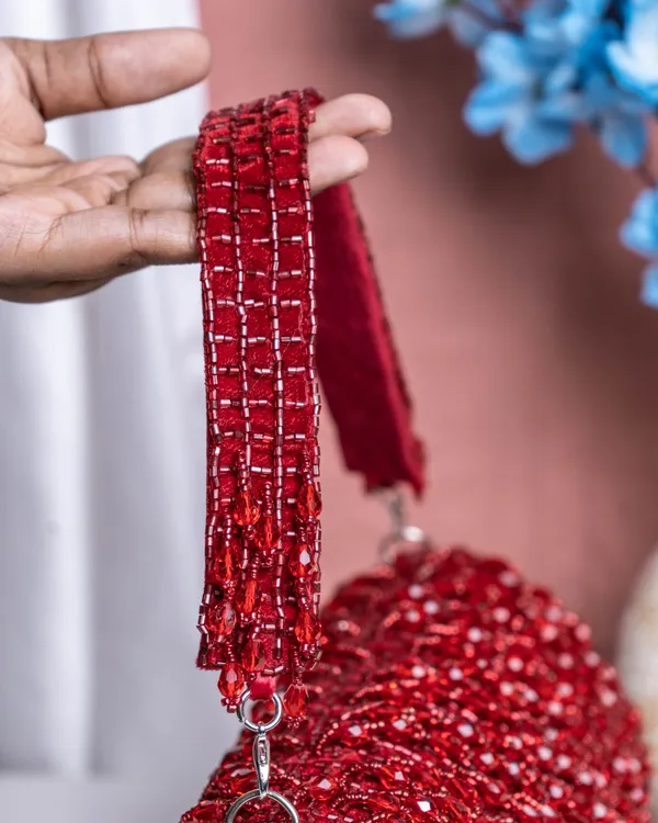Noir_Cascade_Beaded_Purse_–_Velleso_Luxe_Edit