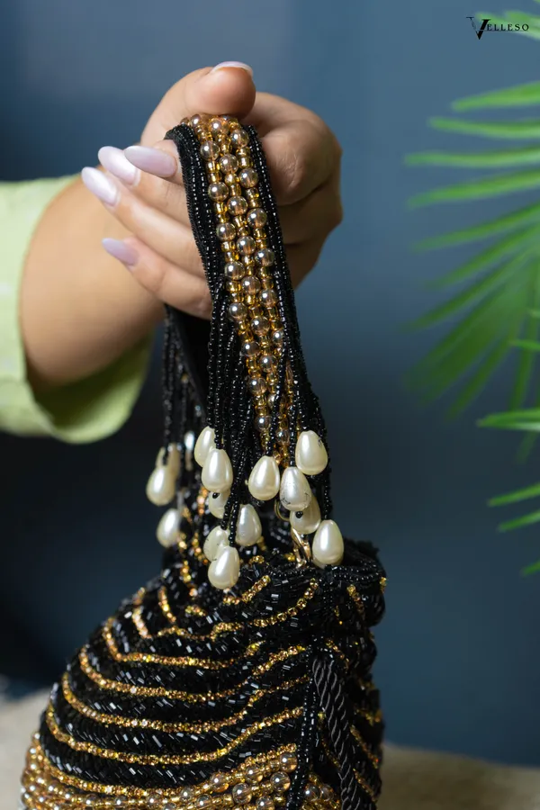 Seraphina_Gleam_Potli_–_Pearl_Drop_Embellished_Bag