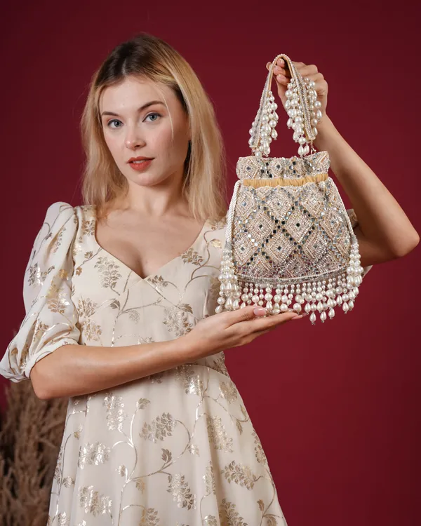 Seraphine_Soft_champagne_gold_Pearl_Potli
