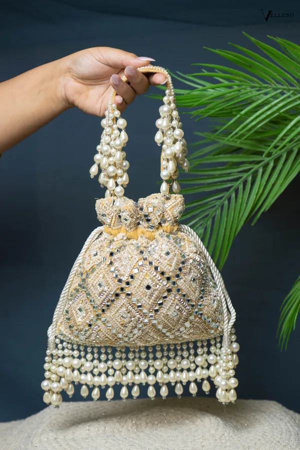 Seraphine_Soft_champagne_gold_Pearl_Potli