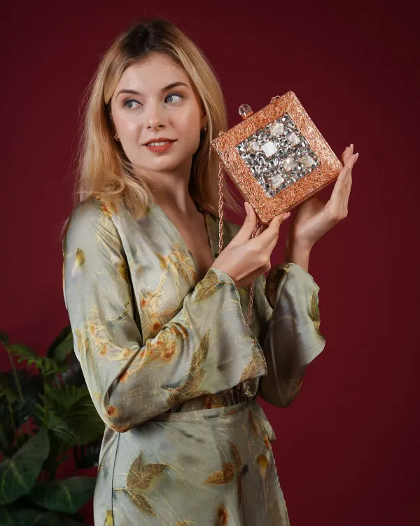 Crystal_Weave_Luxe_Clutch