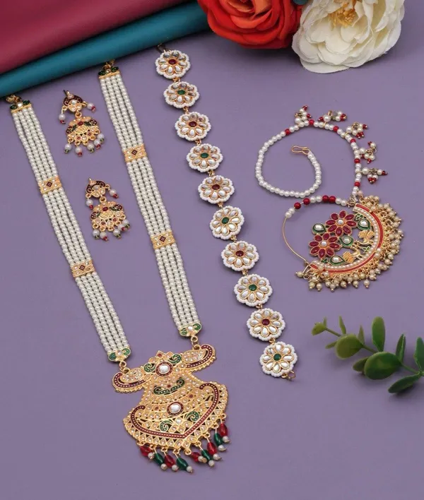 Pearl_Floral_Pendant_Traditional_Necklace_Set_With_Matching_Accessories