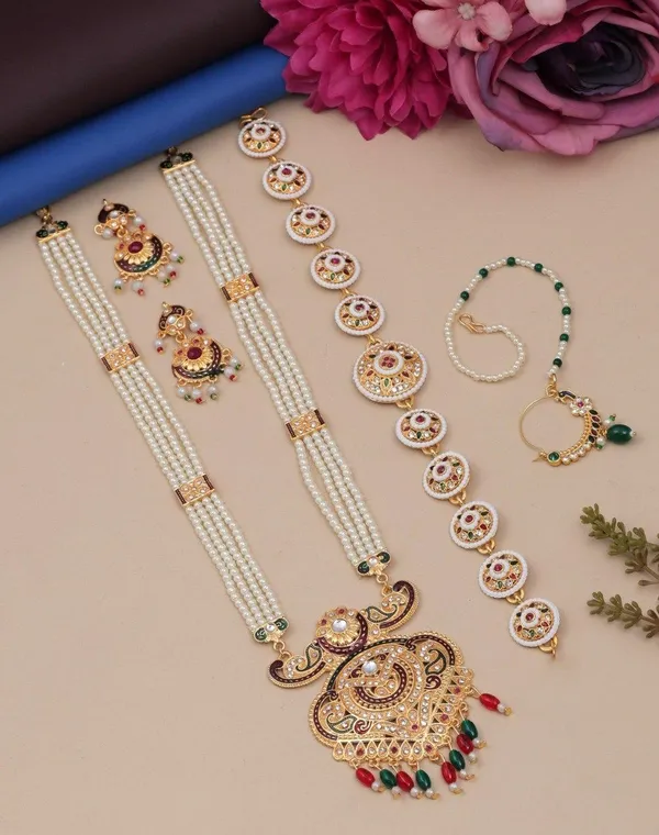 Kundan_Pearl_Traditional_Jewellery_Set_With_Matching_Waistband_And_Bracelets