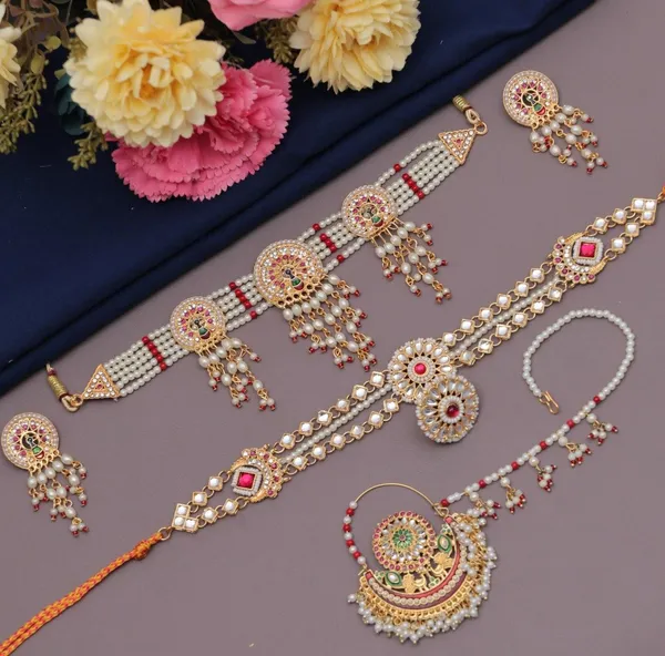 Kundan_Traditional_Choker_Necklace_Set_With_Matching_Maang_Tikka_And_Earrings